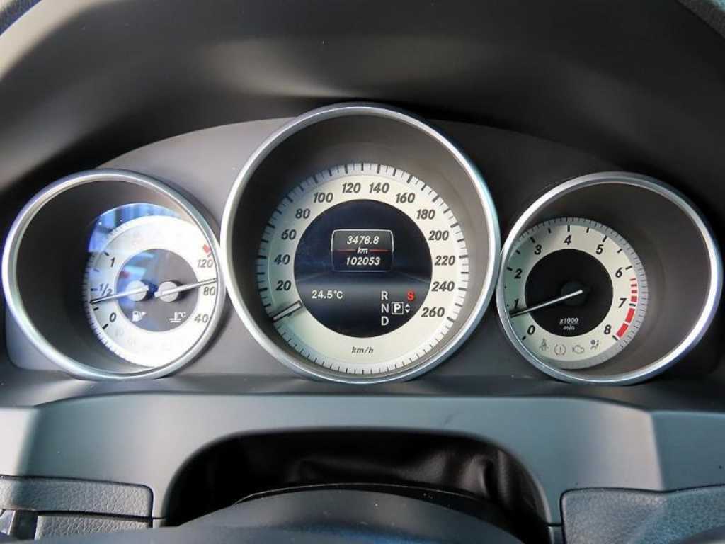 Mercedes-Benz E-Class — photo 13