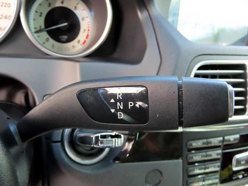 Mercedes-Benz E-Class — photo 14
