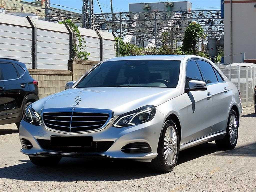Mercedes-Benz E-Class — photo 02
