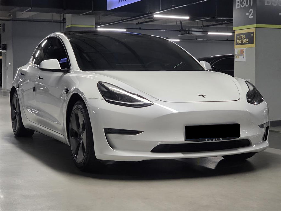 Tesla Model 3 — photo 02