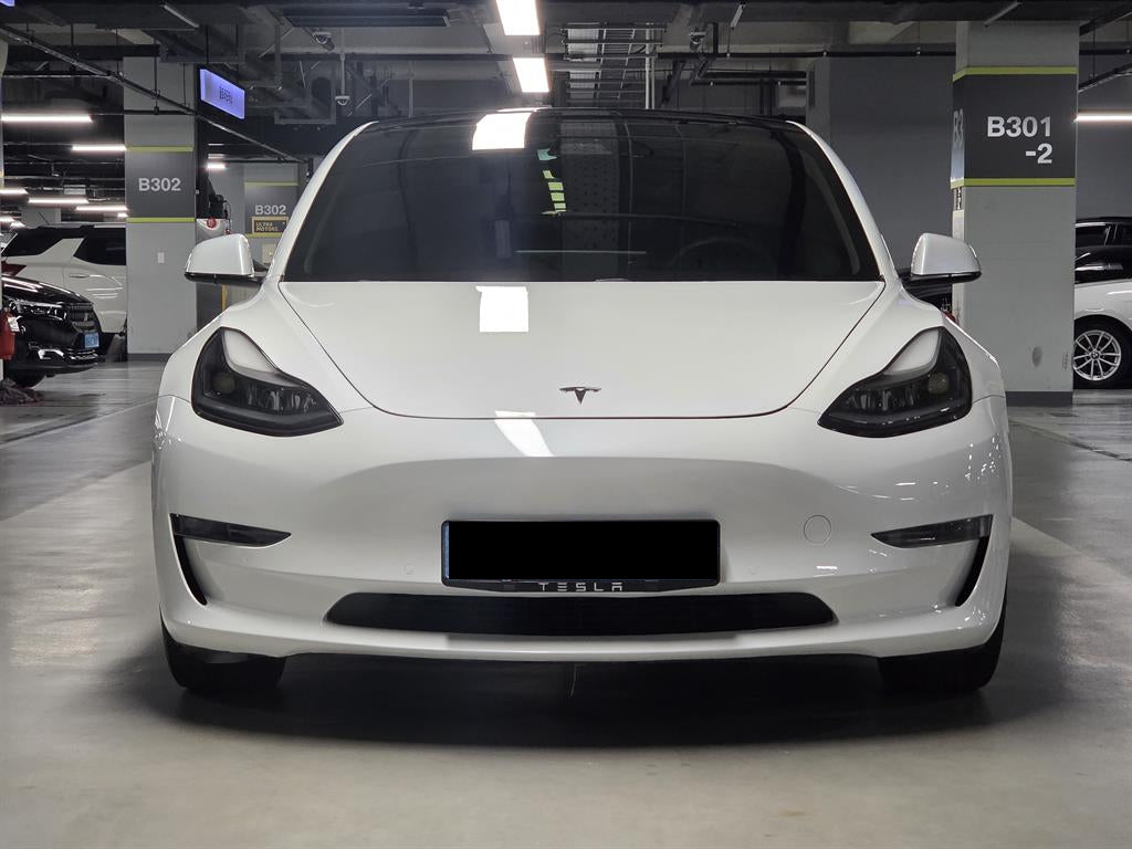 Tesla Model 3 — photo 03