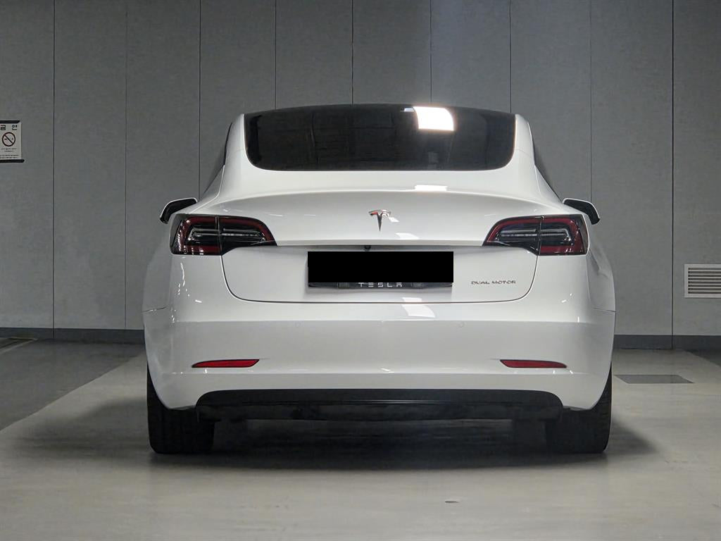 Tesla Model 3 — photo 04
