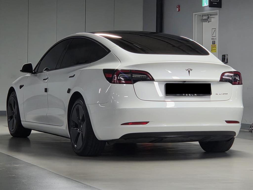 Tesla Model 3 — photo 05