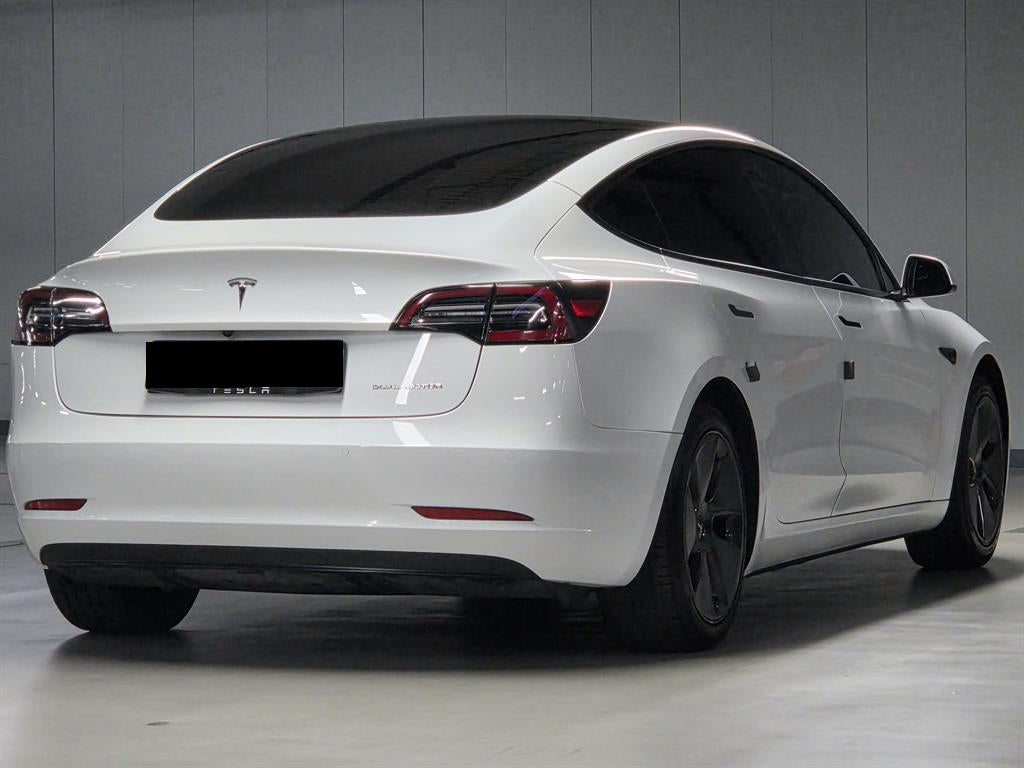 Tesla Model 3 — photo 06