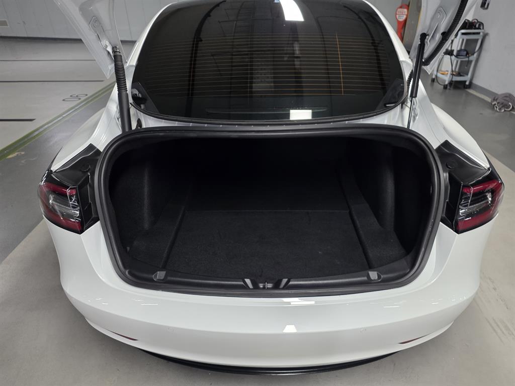 Tesla Model 3 — photo 07