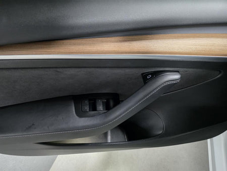 Tesla Model 3 — photo 09