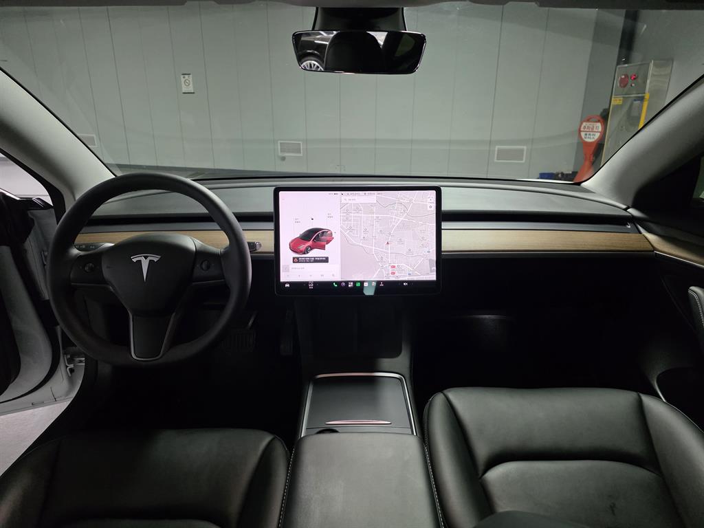 Tesla Model 3 — photo 12