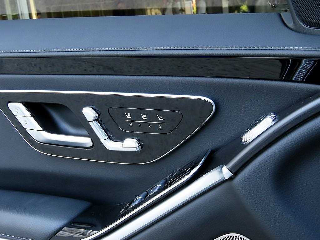 Mercedes-Benz S-Class — photo 12