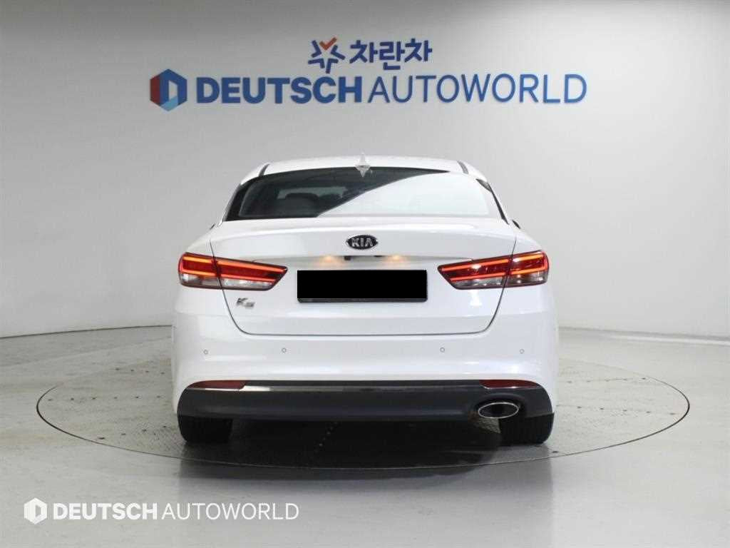 Kia K5 — photo 04