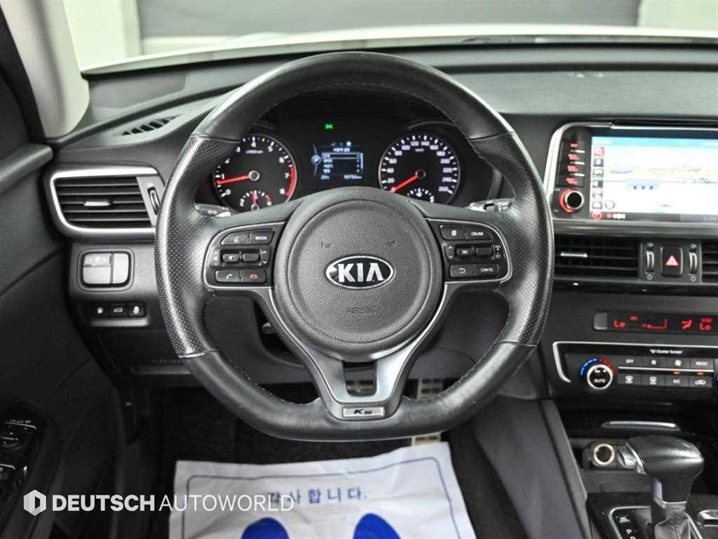 Kia K5 — photo 06