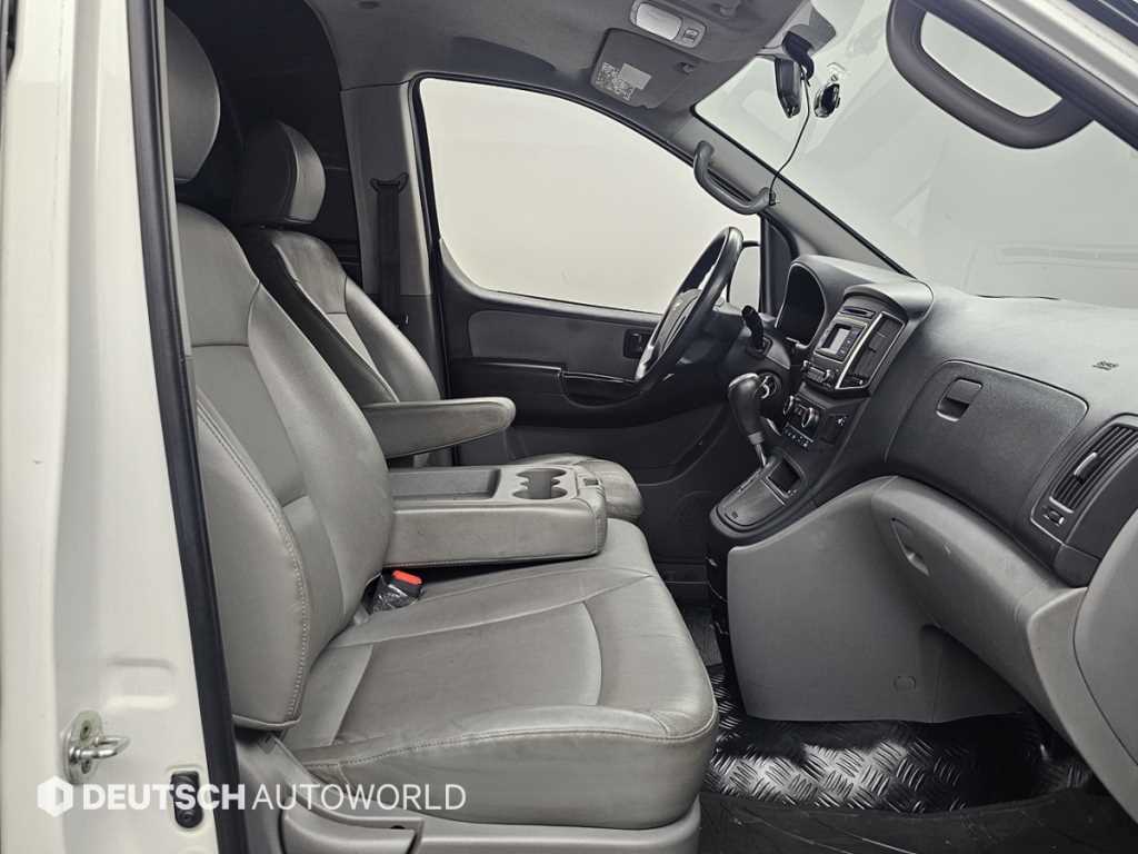 Hyundai Starex — photo 10