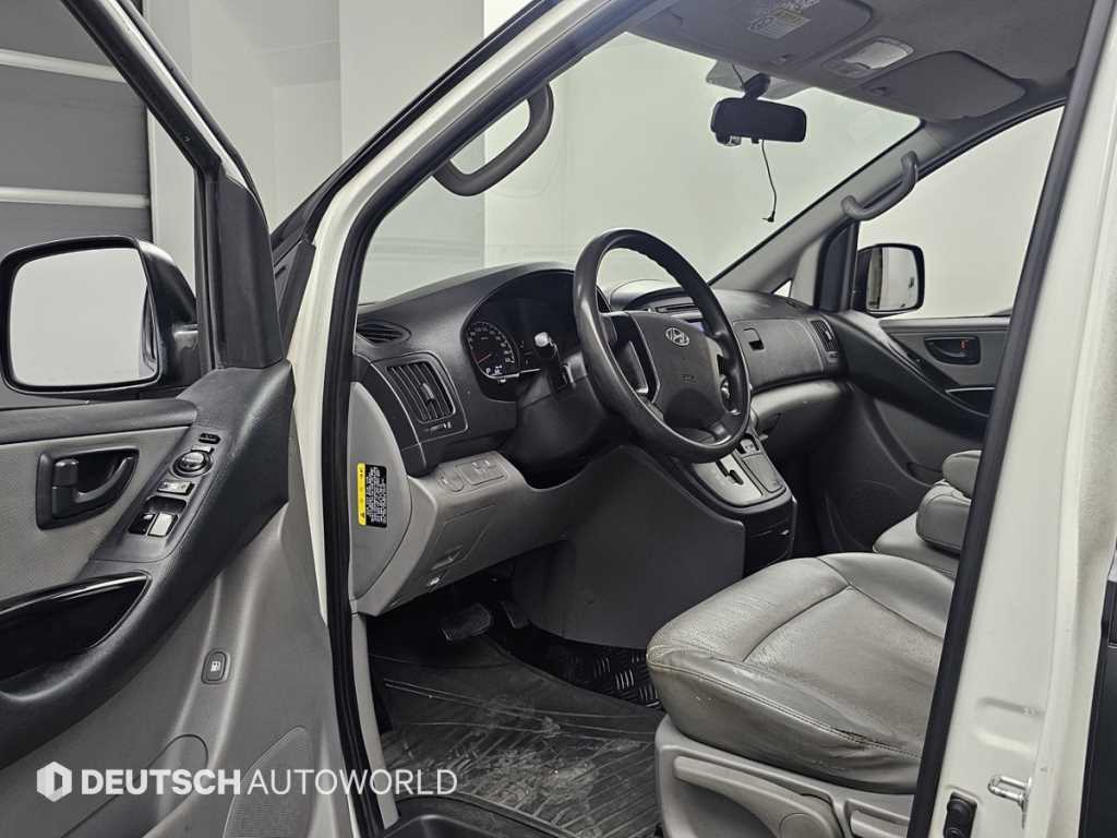 Hyundai Starex — photo 11