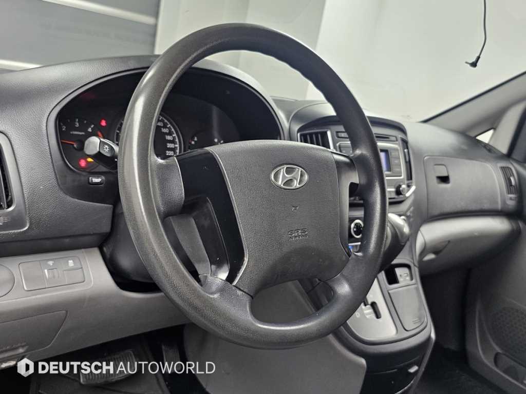 Hyundai Starex — photo 13