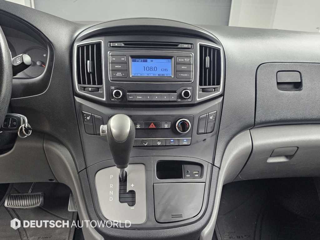 Hyundai Starex — photo 14