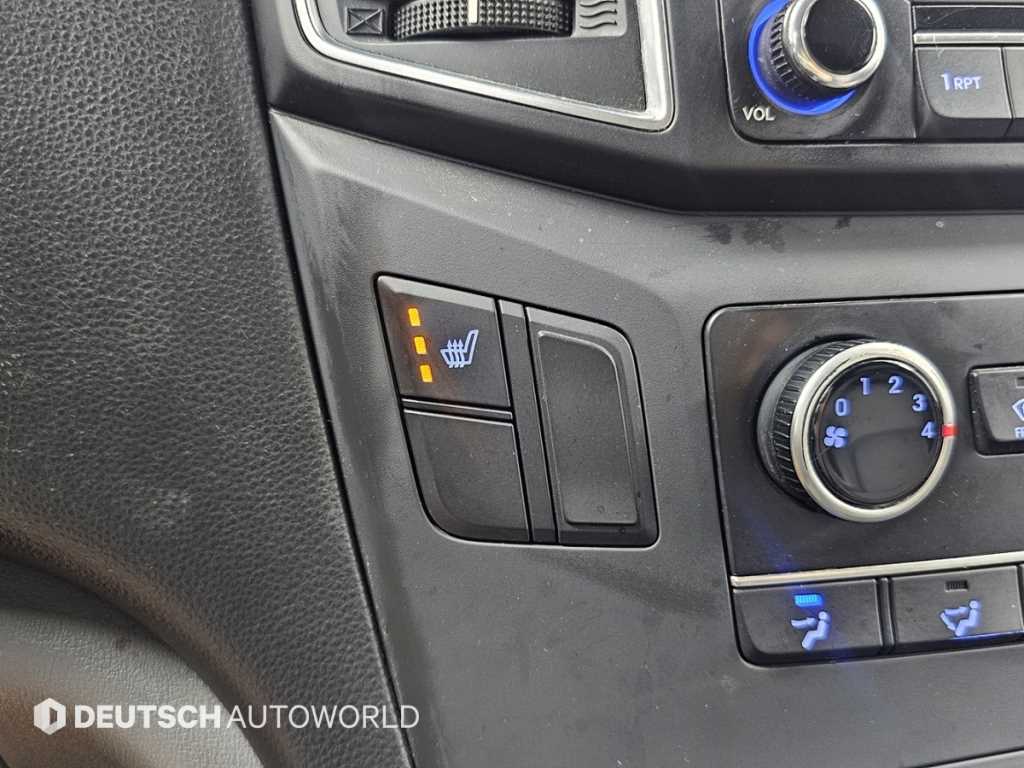 Hyundai Starex — photo 17
