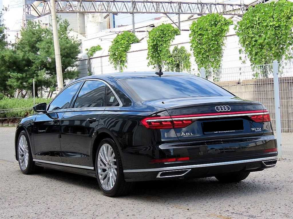 Audi A8 — photo 03