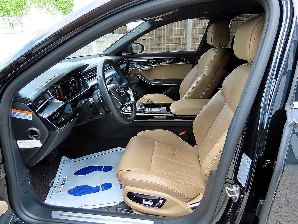 Audi A8 — photo 05