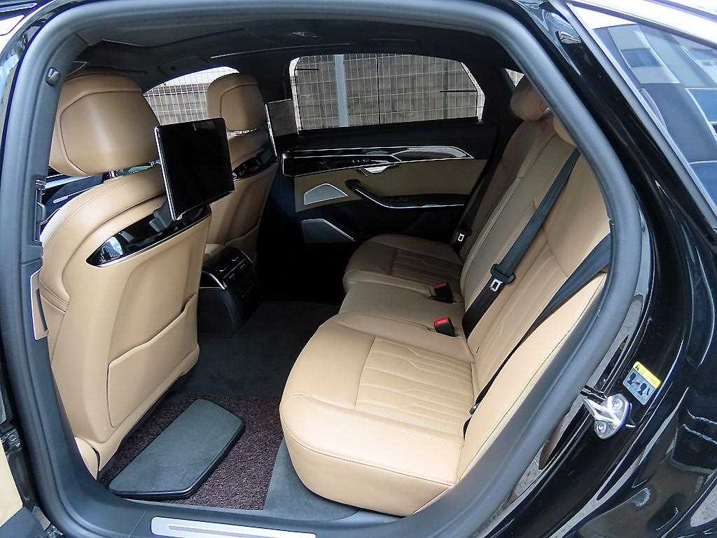 Audi A8 — photo 06