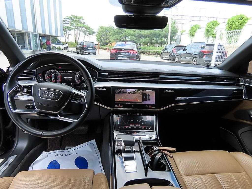 Audi A8 — photo 07