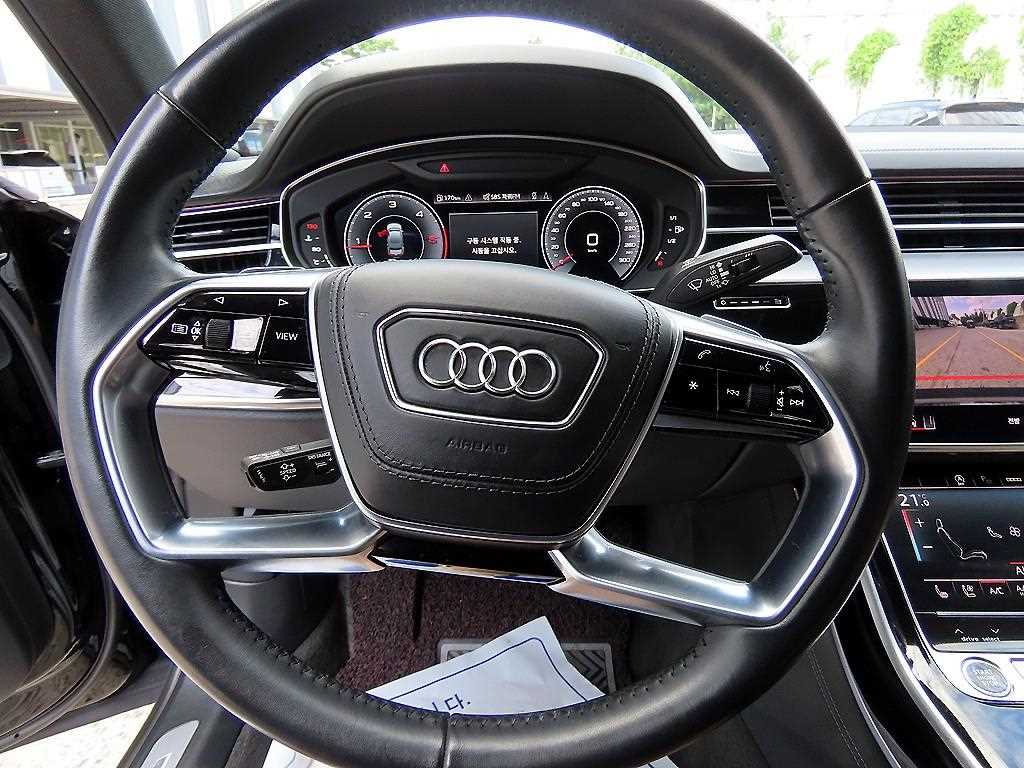 Audi A8 — photo 08