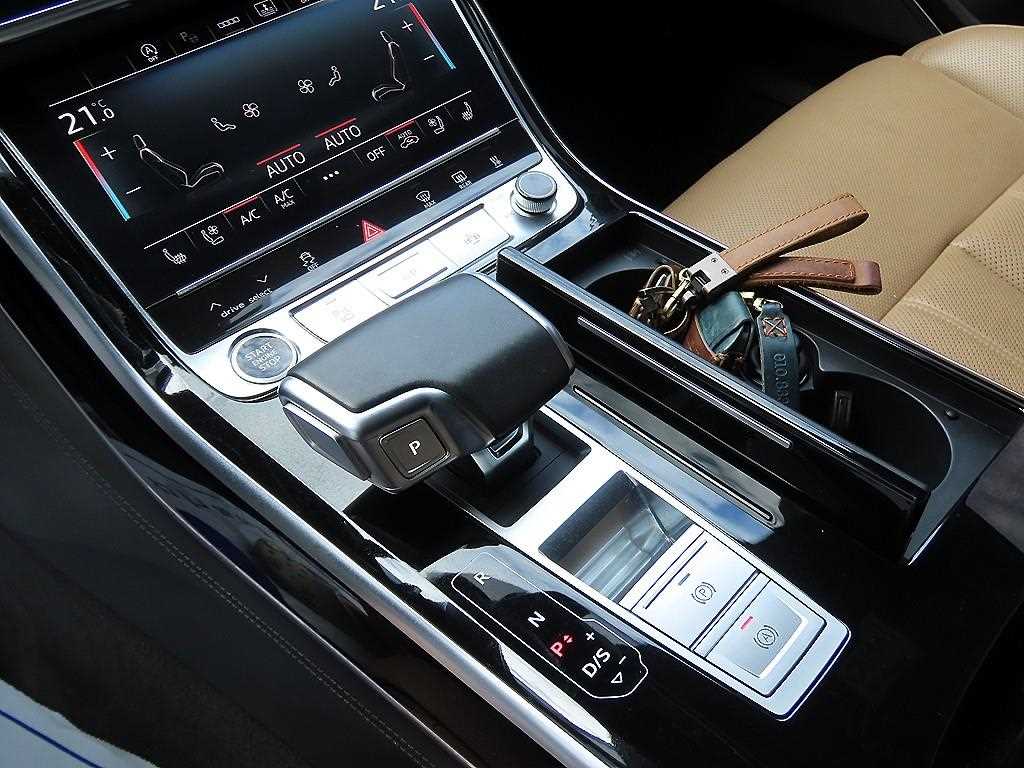 Audi A8 — photo 11