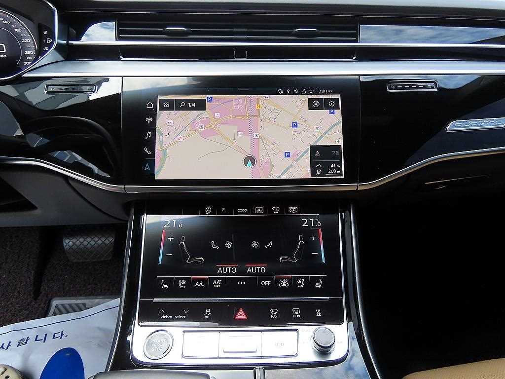 Audi A8 — photo 12