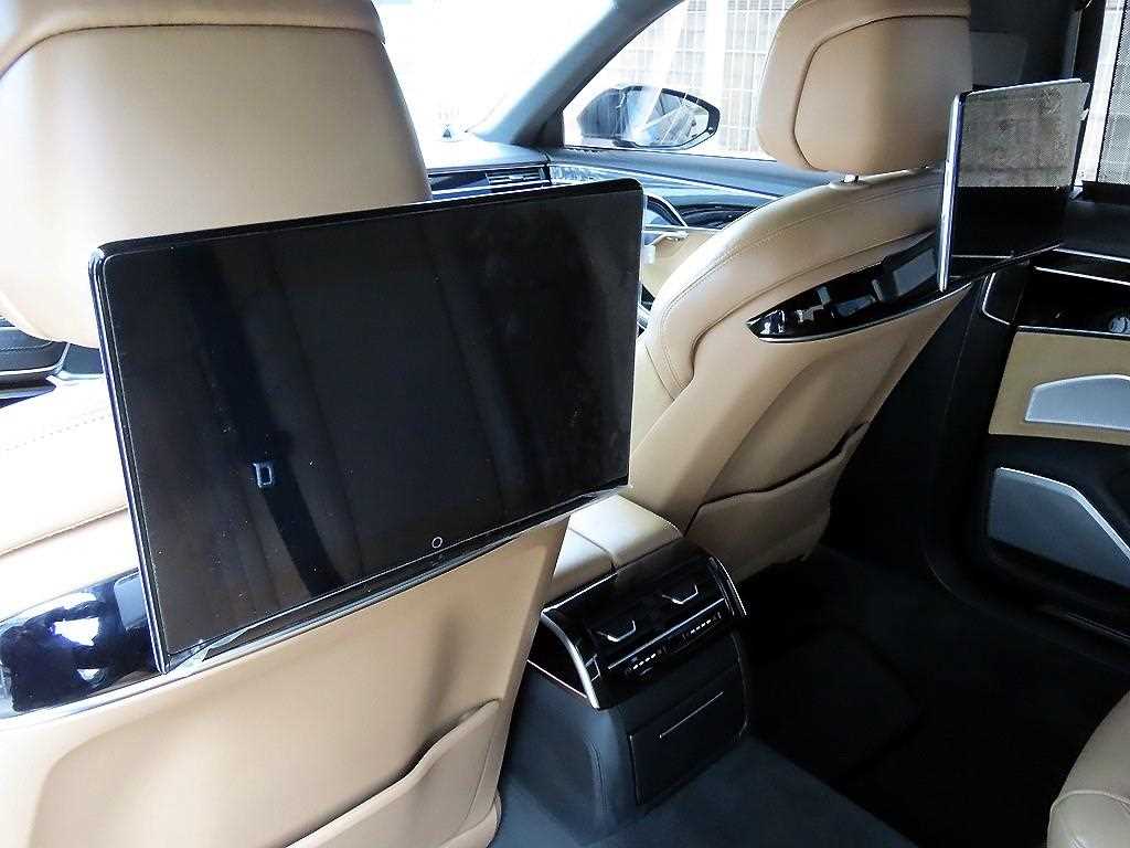 Audi A8 — photo 15