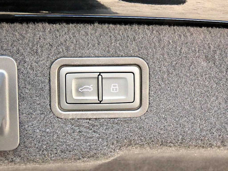Audi A8 — photo 16