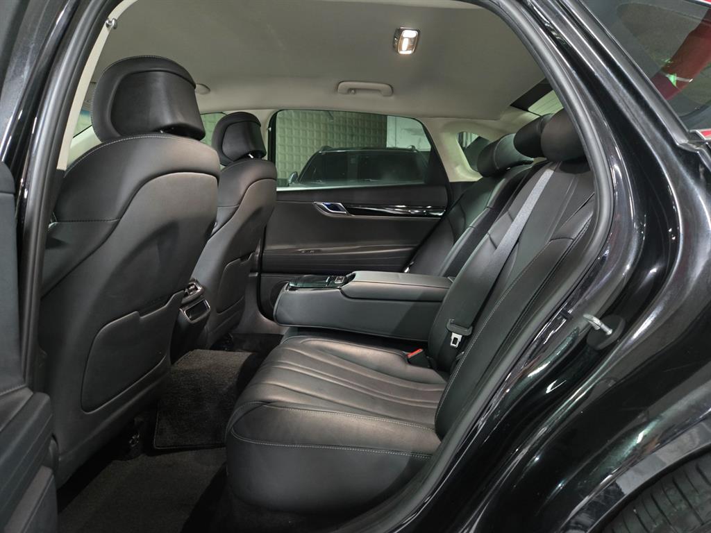 Genesis G80 — photo 07