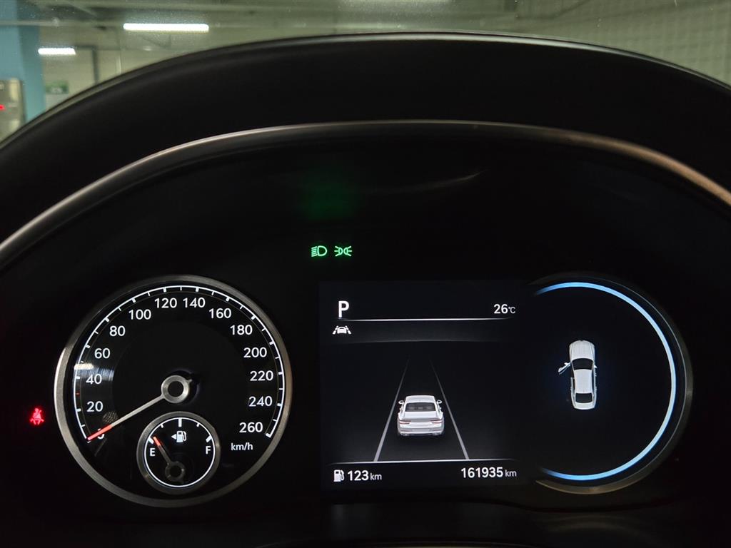 Genesis G80 — photo 09
