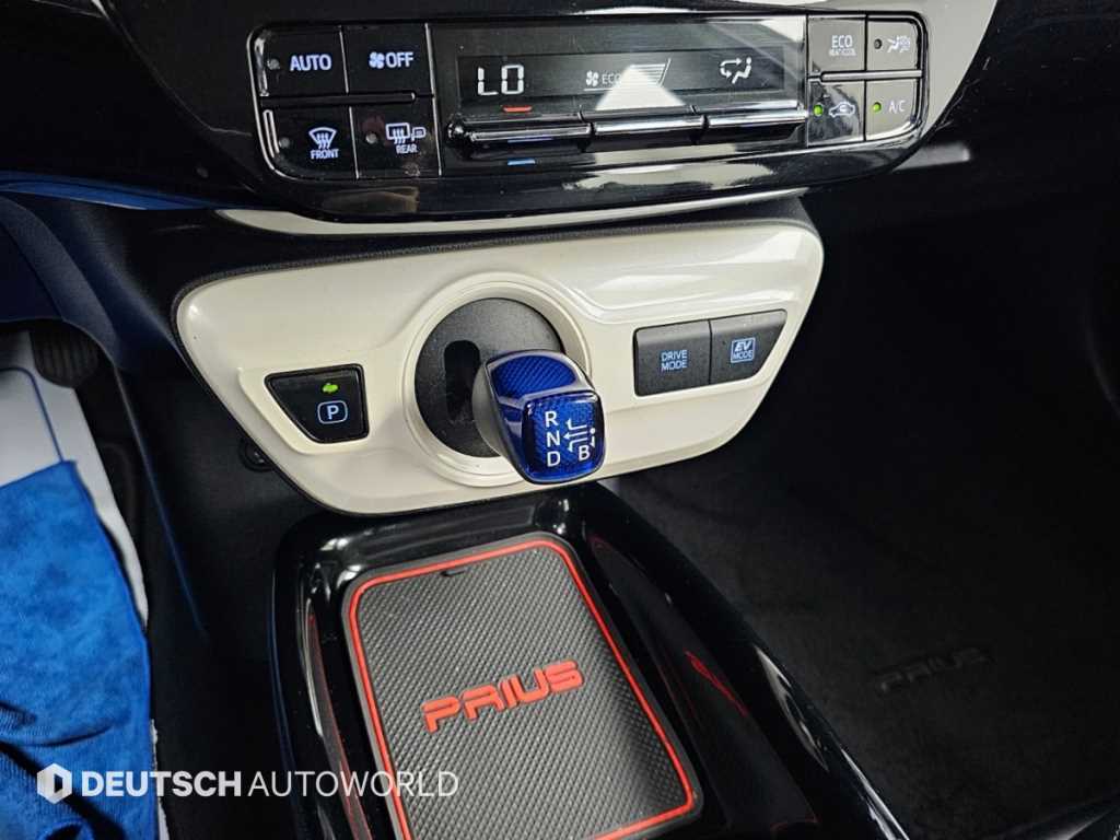 Toyota Prius — photo 09