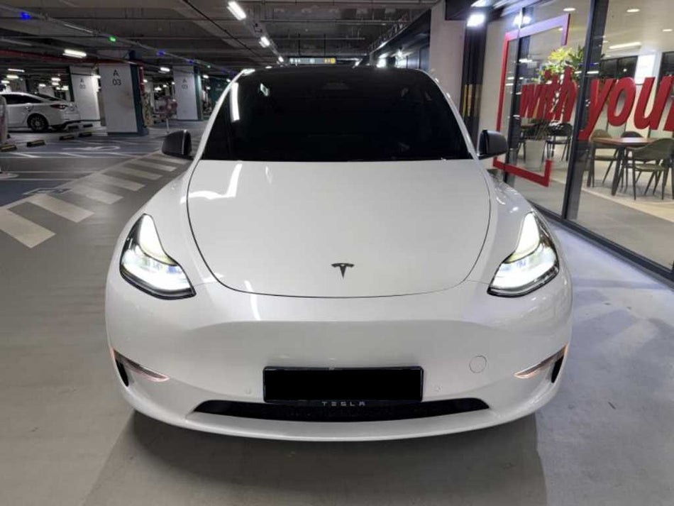 Tesla Model Y — photo 01