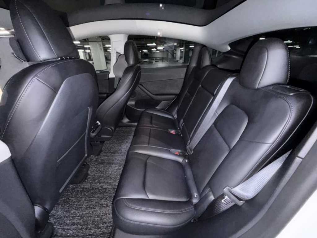 Tesla Model Y — photo 08