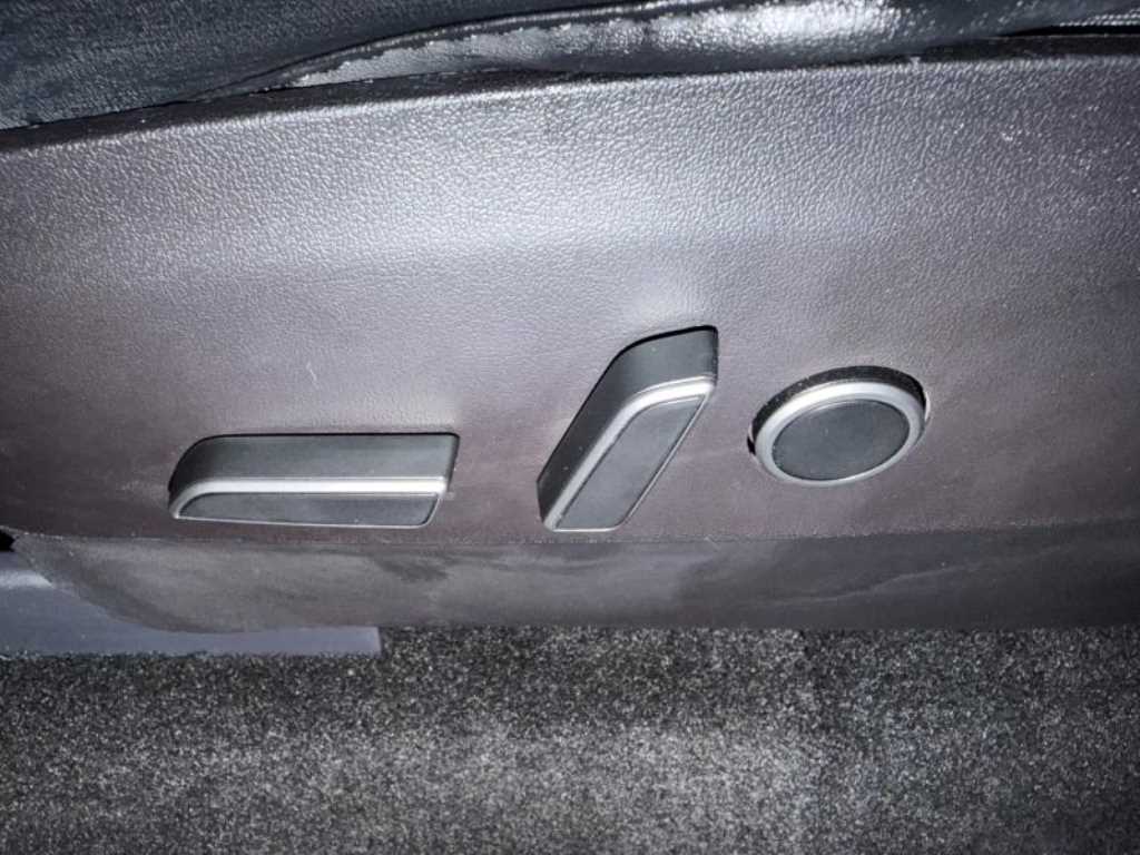 Tesla Model Y — photo 16