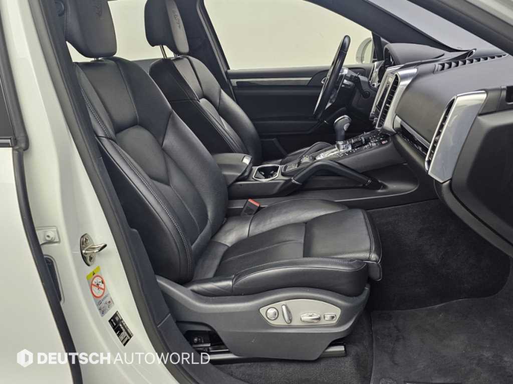 Porsche Cayenne — photo 10