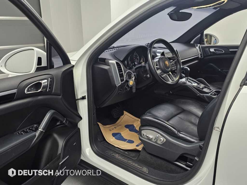 Porsche Cayenne — photo 11