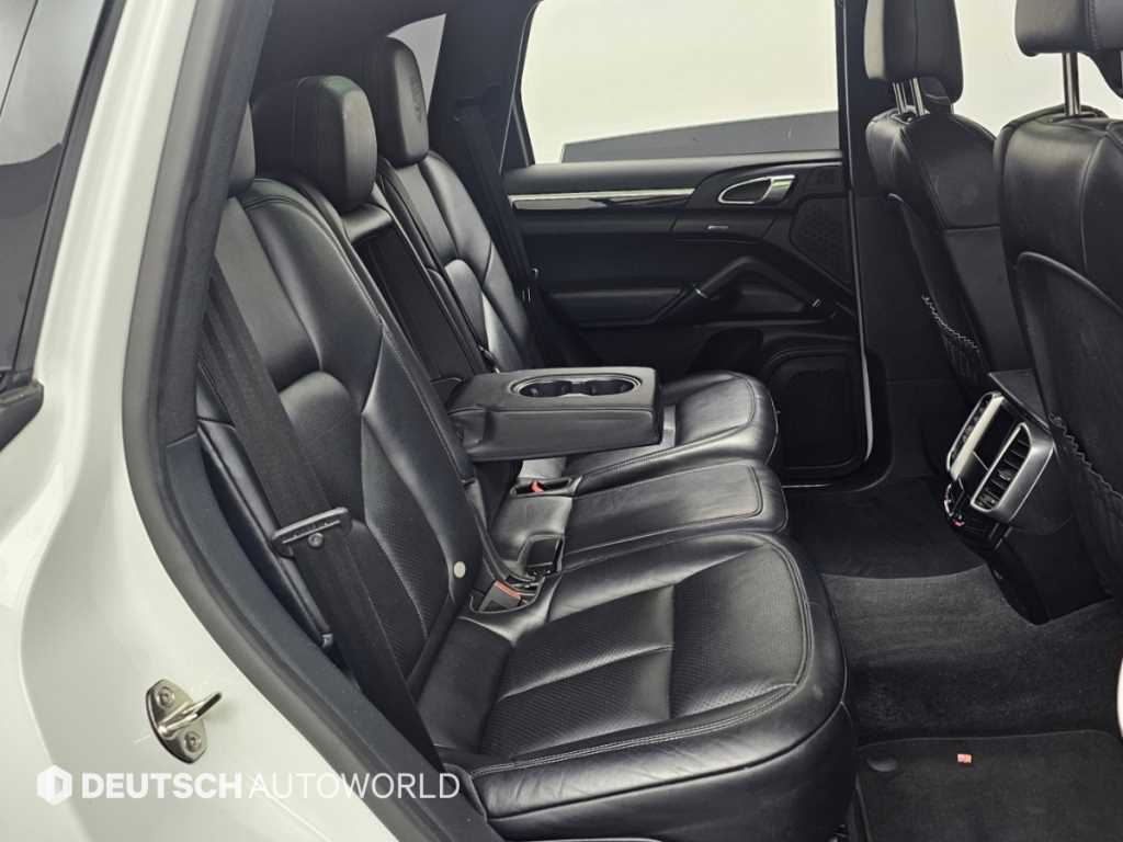 Porsche Cayenne — photo 12