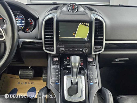 Porsche Cayenne — photo 14