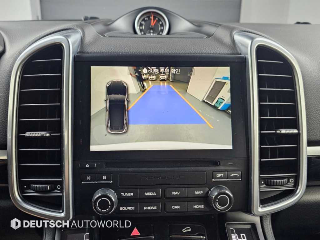 Porsche Cayenne — photo 15