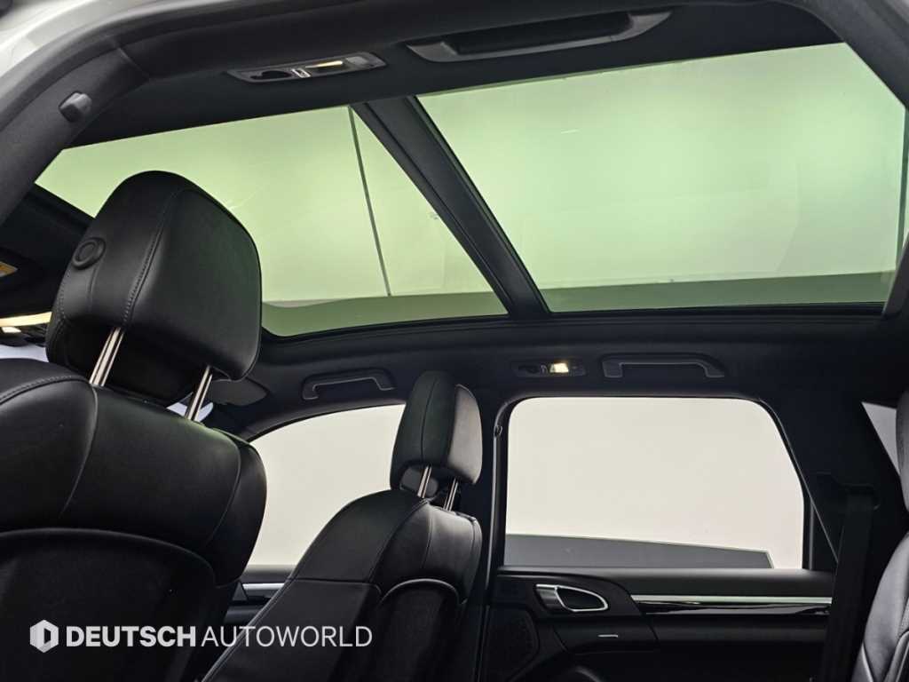 Porsche Cayenne — photo 18