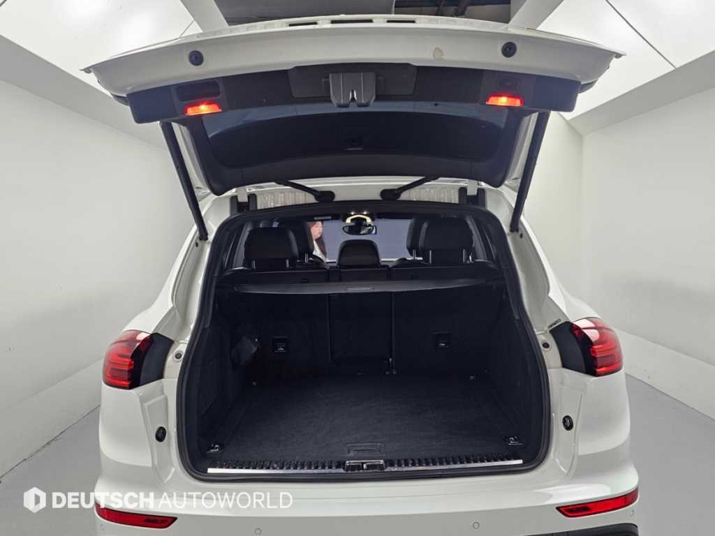 Porsche Cayenne — photo 19