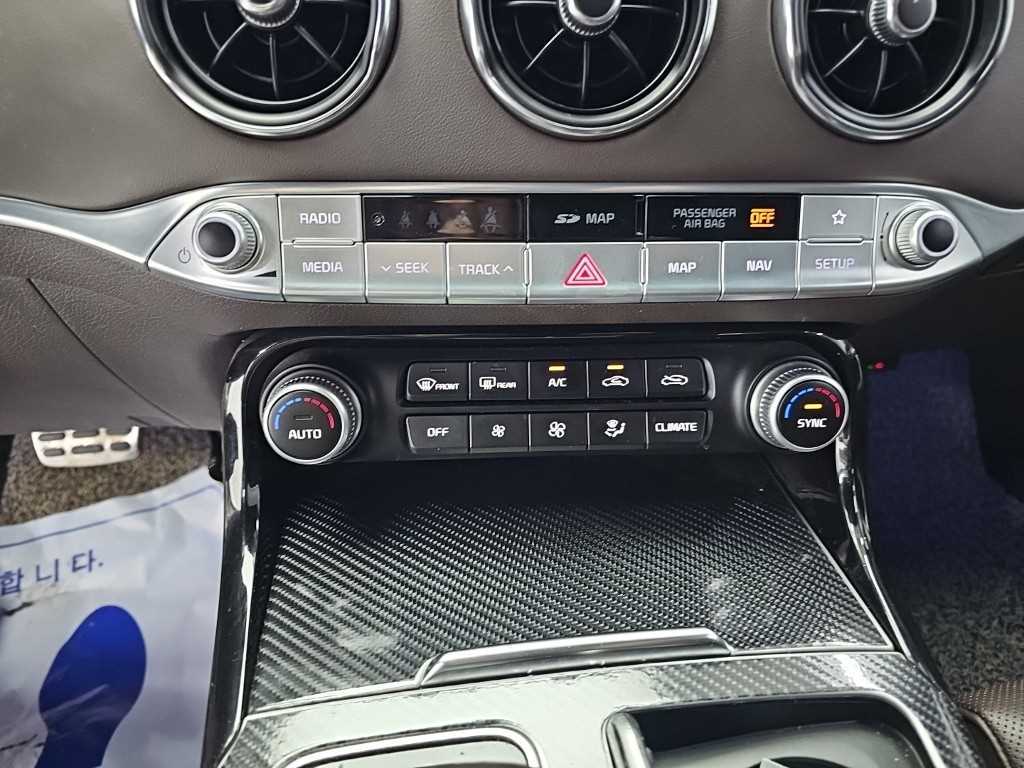 Kia Stinger — photo 10