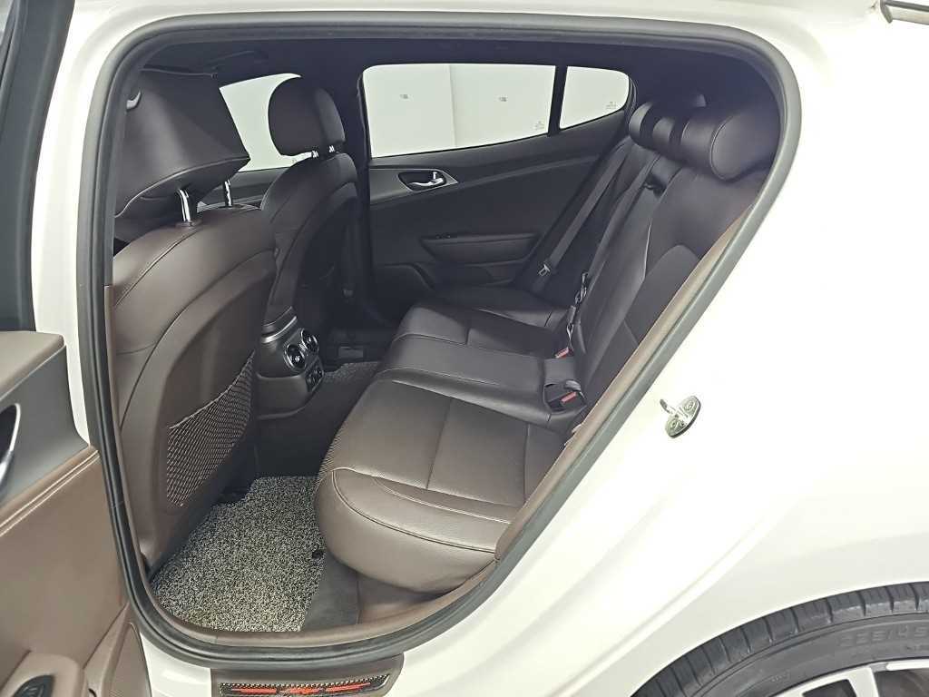 Kia Stinger — photo 12