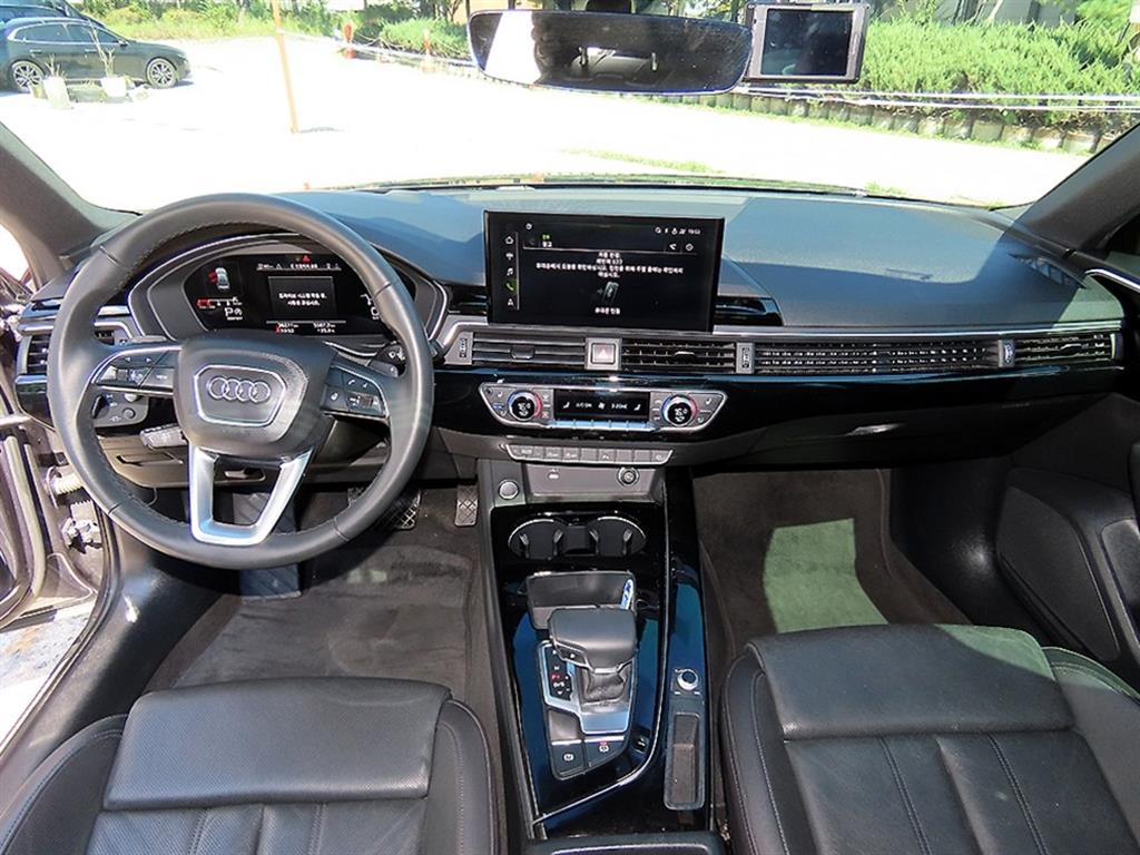 Audi A4 — photo 07