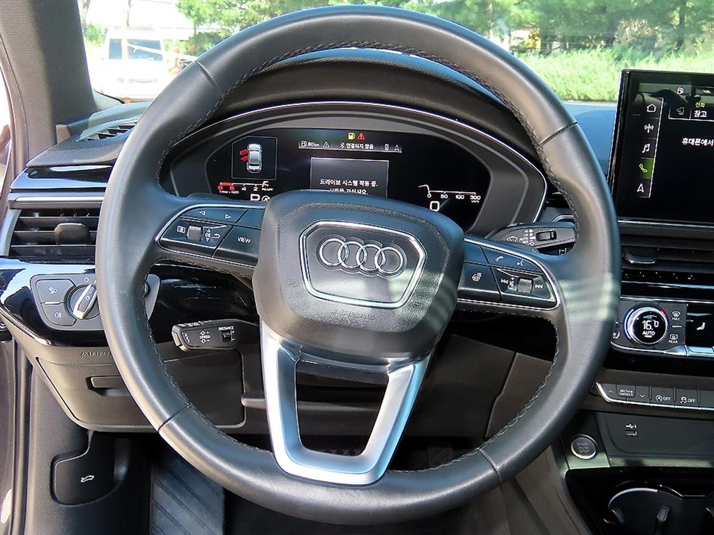Audi A4 — photo 08