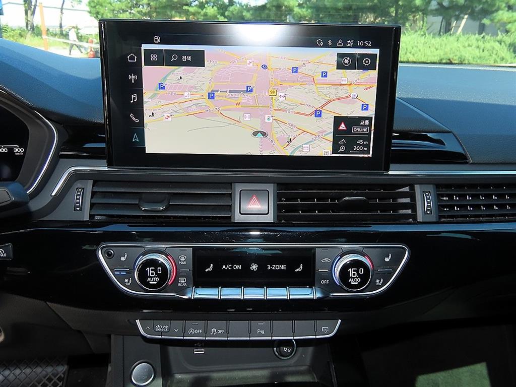 Audi A4 — photo 14