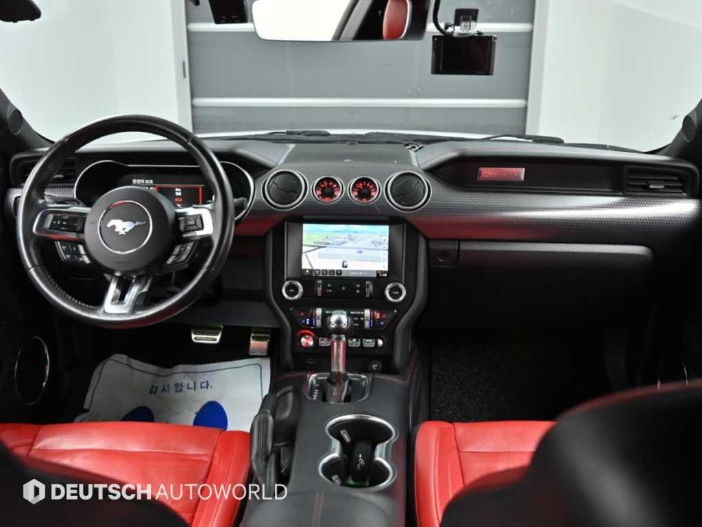 Ford Mustang — photo 07