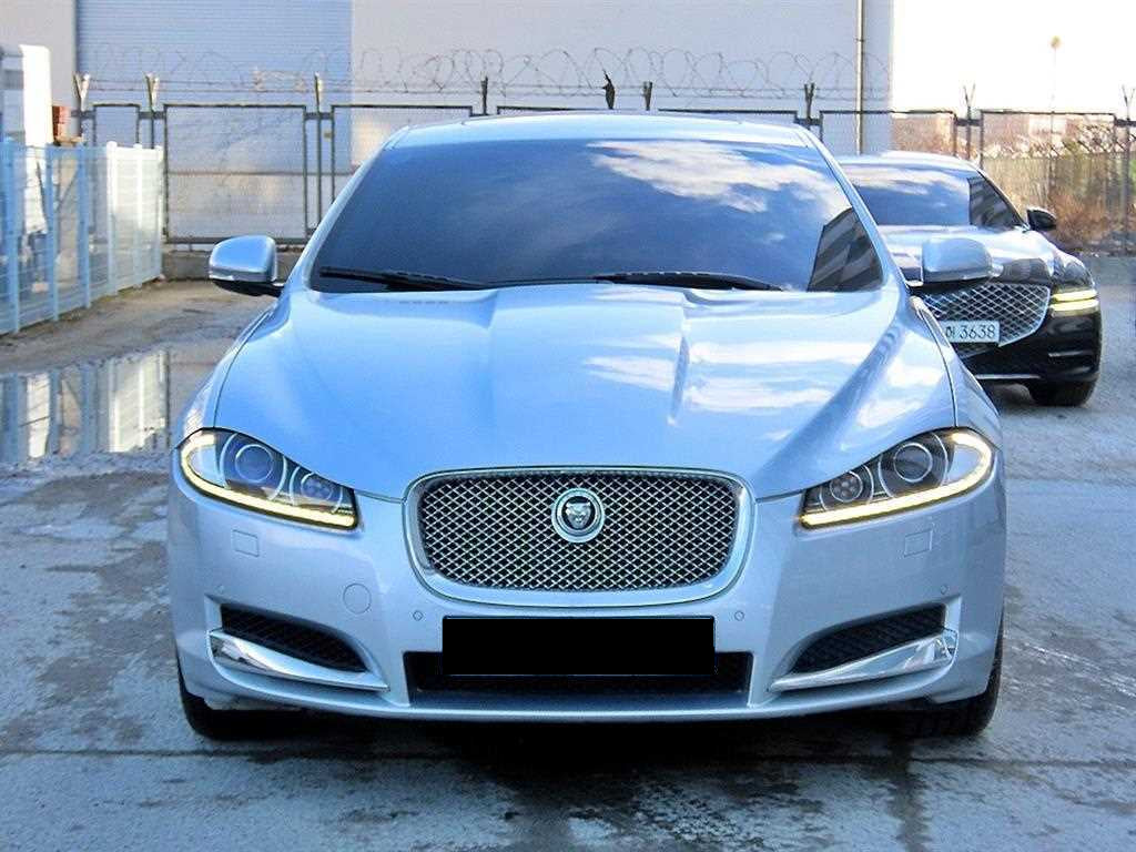 Jaguar XF — photo 01