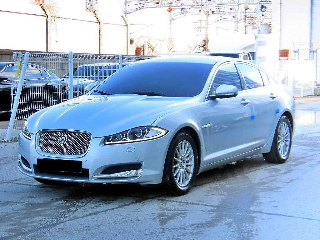 Jaguar XF — photo 02