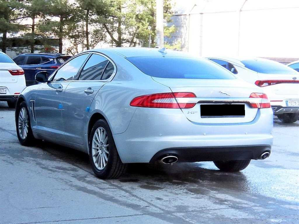 Jaguar XF — photo 03